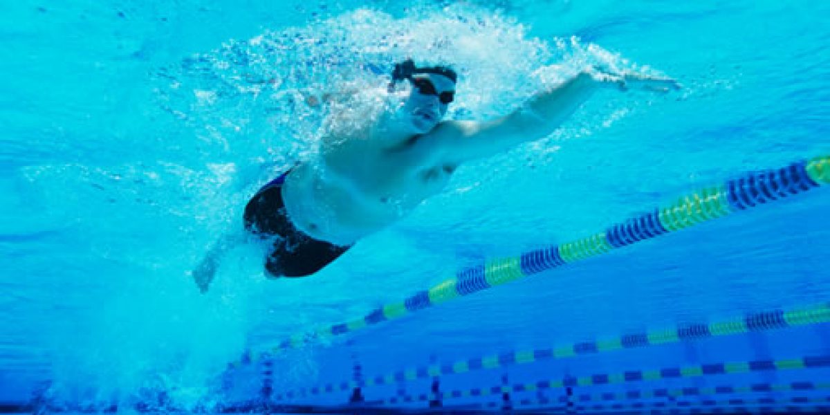 underwater-triathlon-swimmer